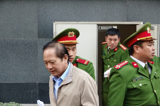 Phiên tòa xử cựu Chánh thanh tra Bộ Thông tin và Truyền thông tiếp tục hoãn Phien toa xu cuu Chanh thanh tra Bo Thong tin va Truyen thong tiep tuc hoan